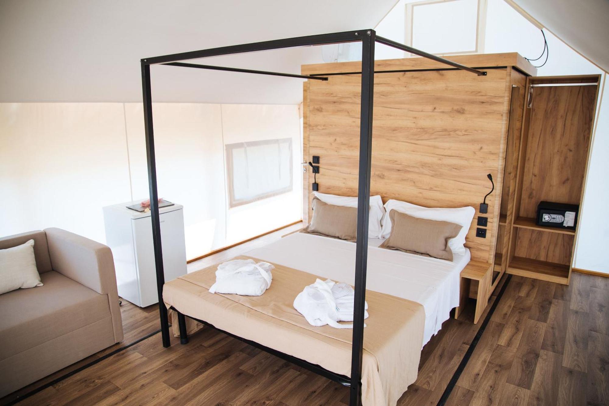Nabi Resort Glamping & Spa カステル・ヴォルトゥルノ エクステリア 写真